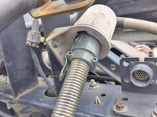 UDトラックスクオントレーラーヘッド（トラクターヘッド）大型（10t）[写真19]