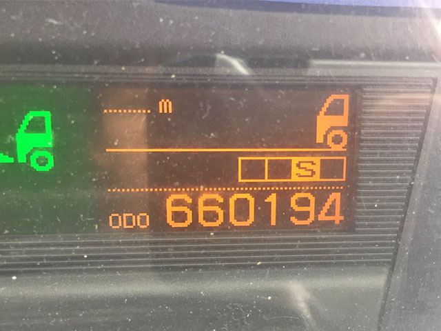 UDトラックスクオントレーラーヘッド（トラクターヘッド）大型（10t）[写真24]