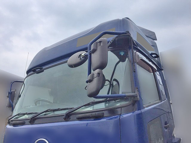 UDトラックスクオントレーラーヘッド（トラクターヘッド）大型（10t）[写真04]