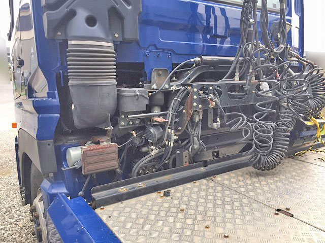 UDトラックスクオントレーラーヘッド（トラクターヘッド）大型（10t）[写真09]