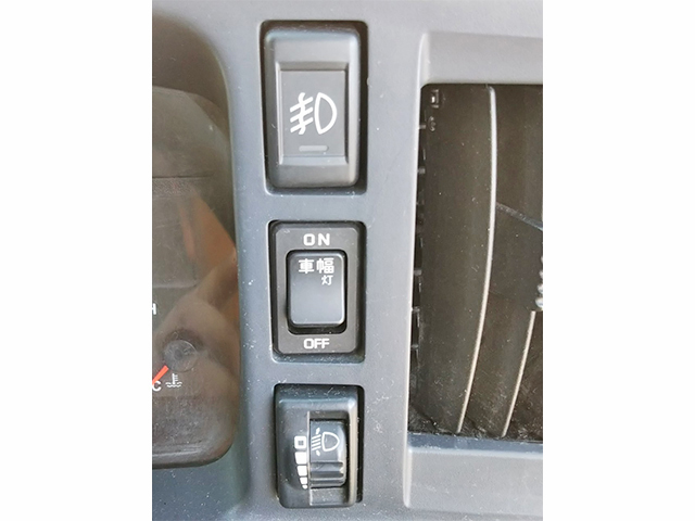 いすゞエルフアルミブロック小型（2t・3t）[写真34]