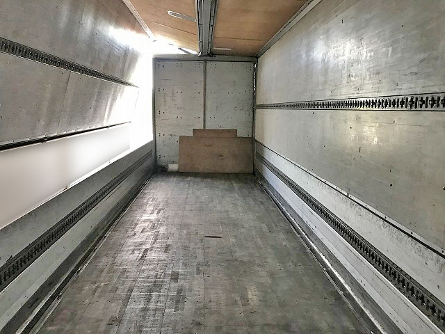 UDトラックスクオンアルミウイング大型（10t）[写真17]