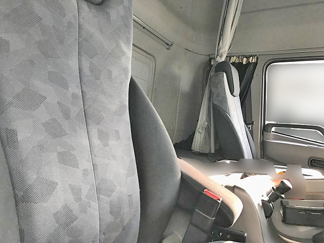 UDトラックスクオンアルミウイング大型（10t）[写真30]