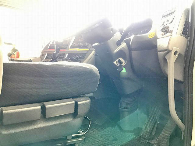 UDトラックスクオンアルミウイング大型（10t）[写真34]