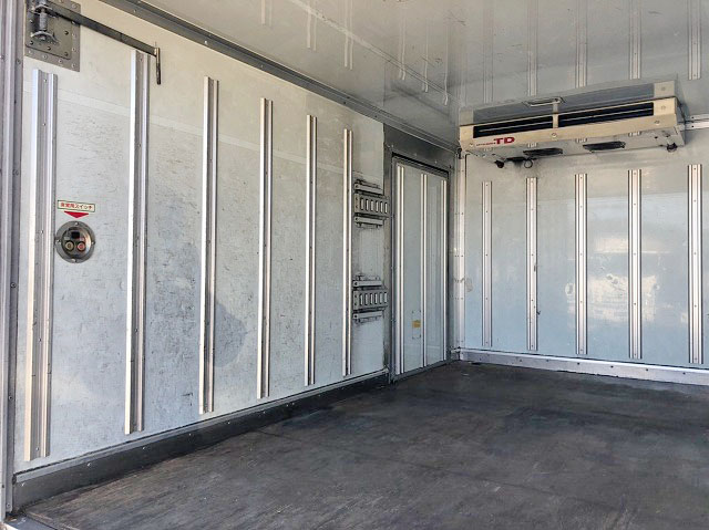 いすゞエルフ冷凍車（冷蔵車）小型（2t・3t）[写真12]