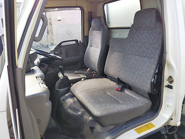 いすゞエルフ冷凍車（冷蔵車）小型（2t・3t）[写真28]