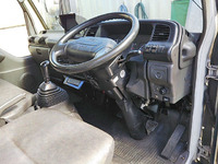 いすゞエルフ冷凍車（冷蔵車）小型（2t・3t）[写真30]