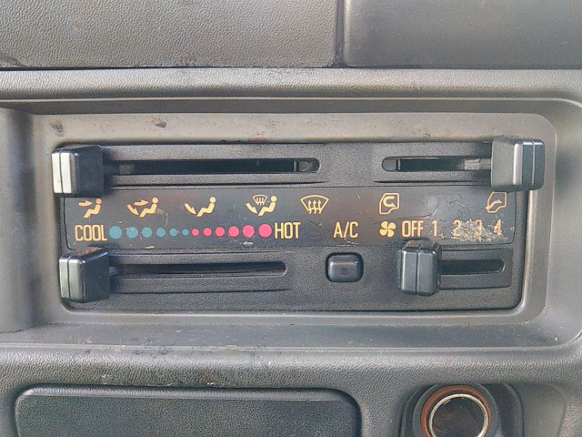 いすゞエルフ冷凍車（冷蔵車）小型（2t・3t）[写真38]