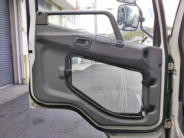 三菱ふそうファイターアルミウイング増トン（6t・8t）[写真31]