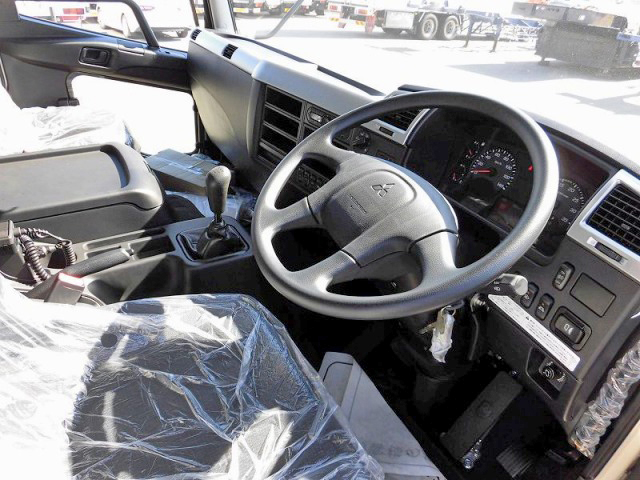 三菱ふそうファイターアルミウイング中型（4t）[写真18]