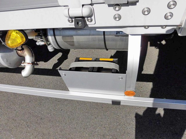 三菱ふそうファイターアルミウイング中型（4t）[写真07]