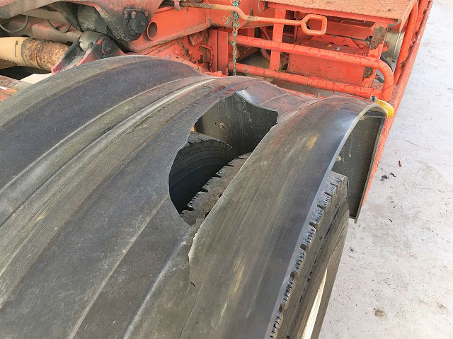 日野プロフィアトレーラーヘッド（トラクターヘッド）大型（10t）[写真16]