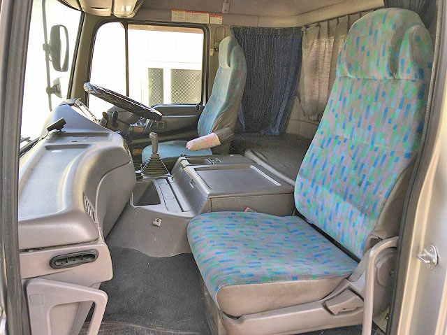 日野プロフィアトレーラーヘッド（トラクターヘッド）大型（10t）[写真31]