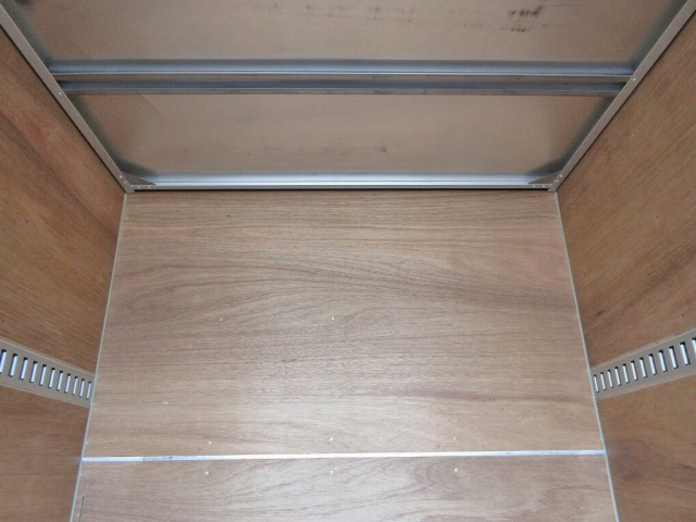 いすゞエルフアルミバン小型（2t・3t）[写真09]