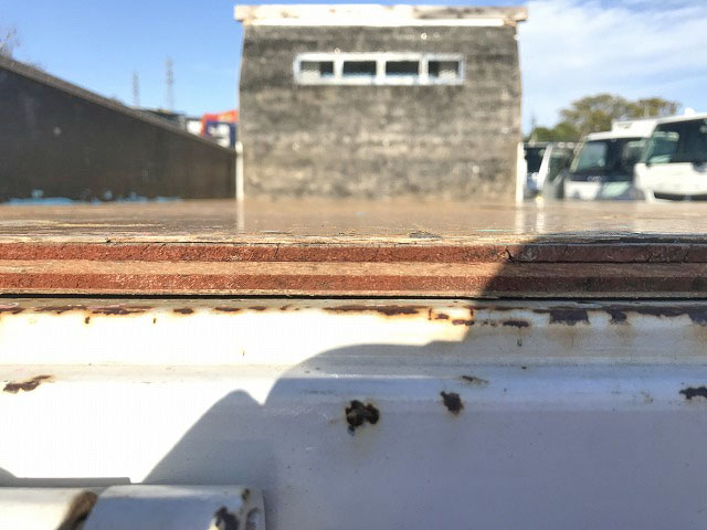 三菱ふそうキャンター平ボディ小型（2t・3t）[写真12]