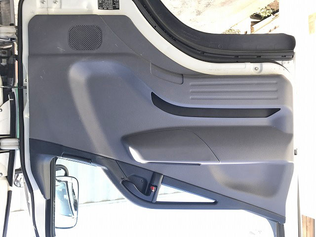 三菱ふそうキャンター平ボディ小型（2t・3t）[写真25]