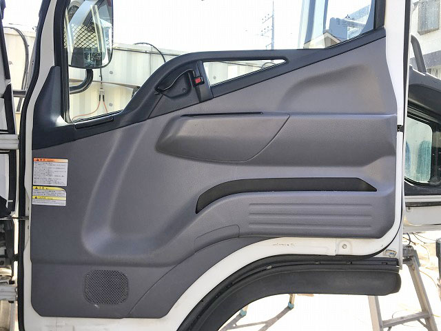 三菱ふそうキャンター平ボディ小型（2t・3t）[写真26]