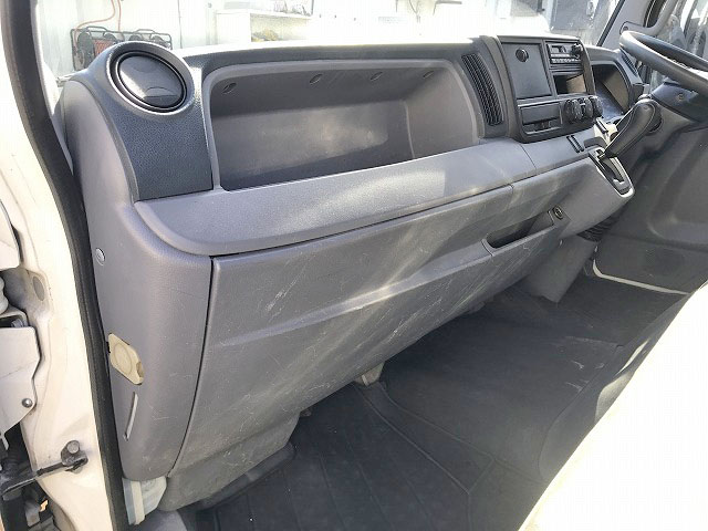 三菱ふそうキャンター平ボディ小型（2t・3t）[写真27]