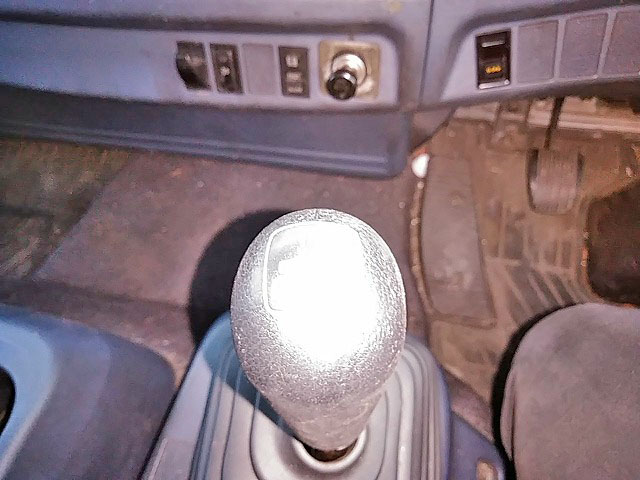 日野レンジャー冷凍車（冷蔵車）中型（4t）[写真32]