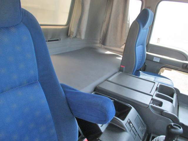 いすゞギガアルミウイング大型（10t）[写真14]