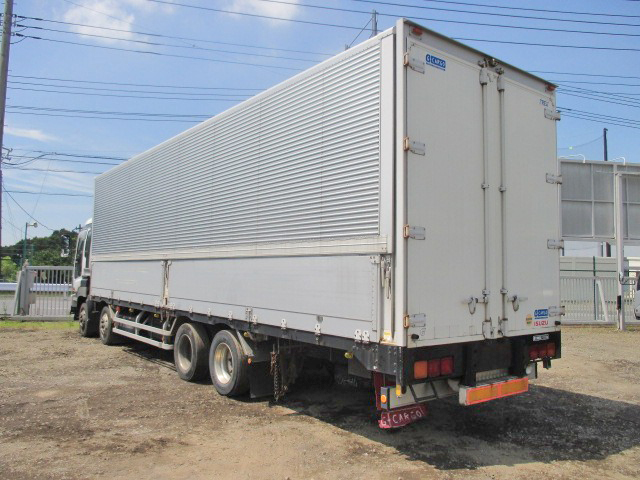 いすゞギガアルミウイング大型（10t）[写真02]