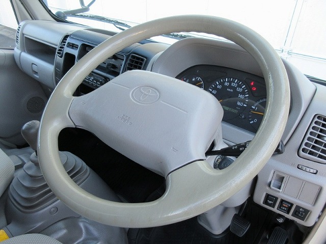 トヨタトヨエースアルミバン小型（2t・3t）[写真18]