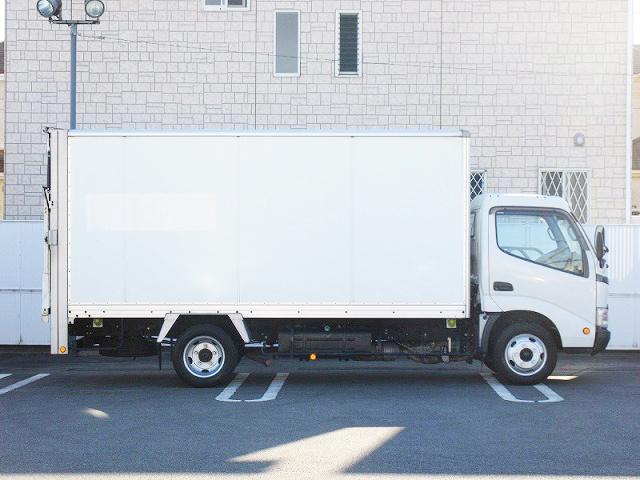 トヨタトヨエースアルミバン小型（2t・3t）[写真02]