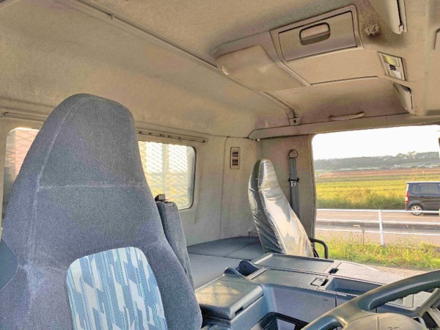 三菱ふそうスーパーグレート平ボディ大型（10t）[写真23]