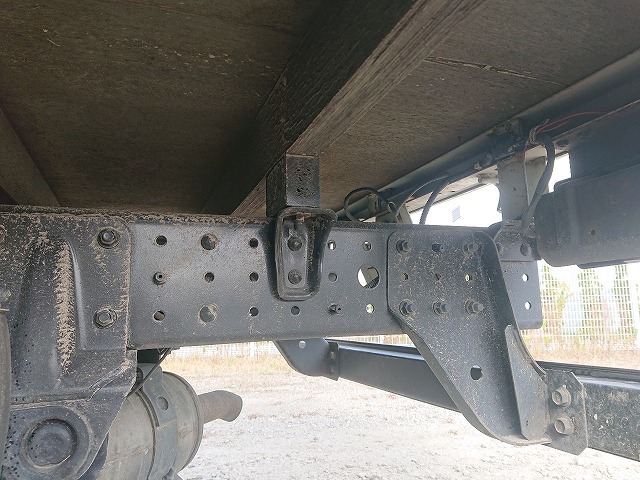 三菱ふそうキャンター平ボディ小型（2t・3t）[写真18]