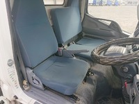 三菱ふそうキャンター平ボディ小型（2t・3t）[写真24]