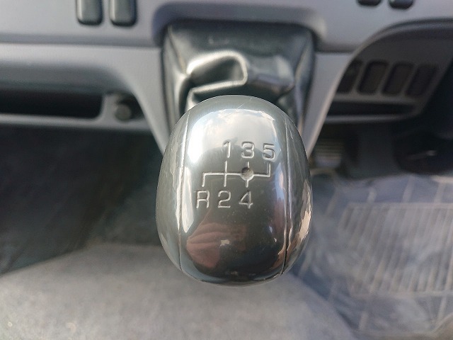 三菱ふそうキャンター平ボディ小型（2t・3t）[写真26]