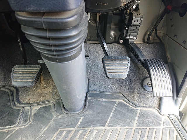 三菱ふそうキャンター平ボディ小型（2t・3t）[写真27]