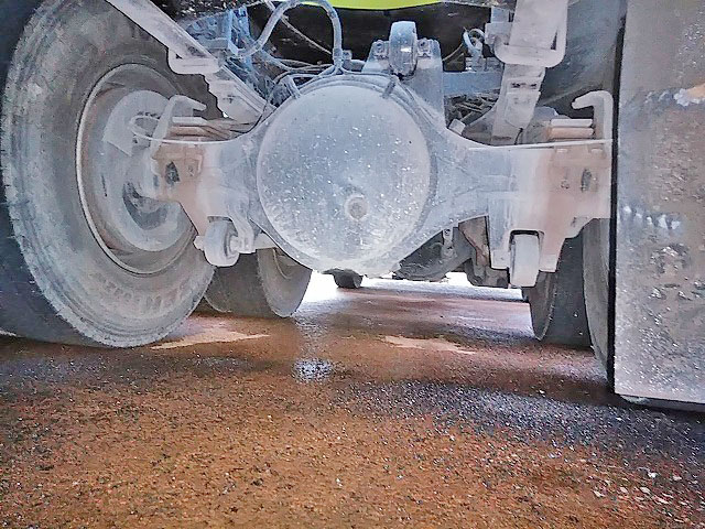 三菱ふそうスーパーグレートミキサー車（コンクリートミキサー）大型（10t）[写真13]