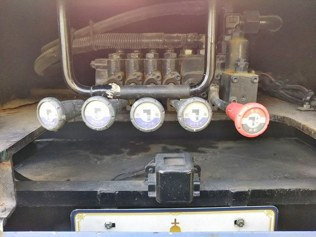 いすゞエルフ高所作業車小型（2t・3t）[写真16]