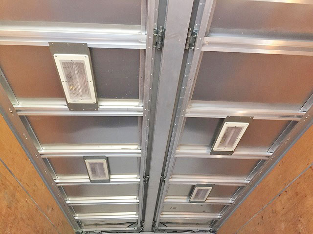 いすゞフォワードアルミウイング中型（4t）[写真11]