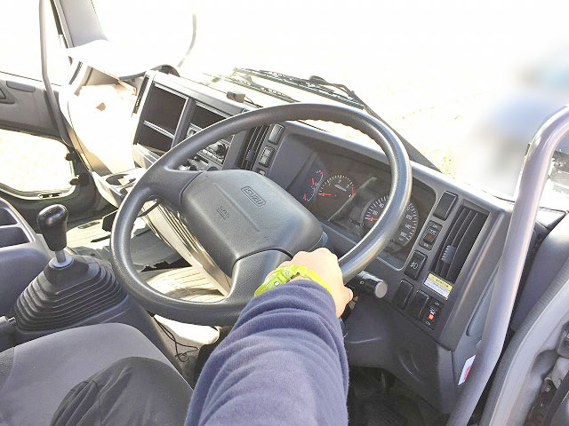 いすゞフォワードアルミウイング中型（4t）[写真26]