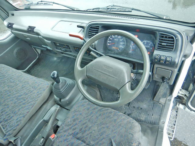 日産アトラスクレーン5段小型（2t・3t）[写真18]