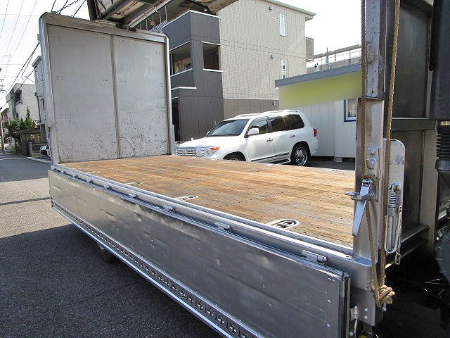 日野レンジャー幌ウイング中型（4t）[写真13]