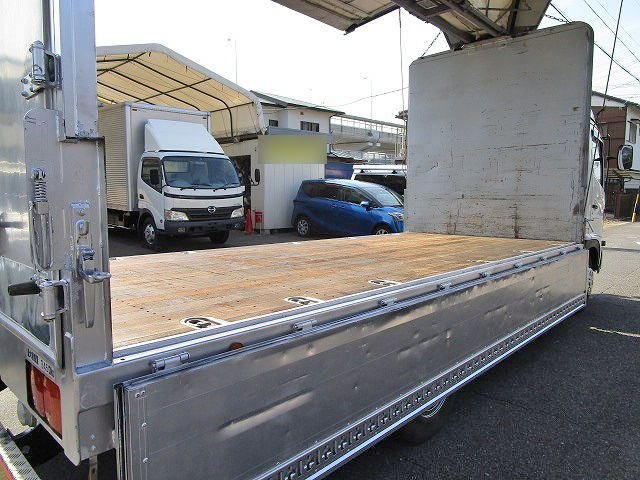 日野レンジャー幌ウイング中型（4t）[写真16]