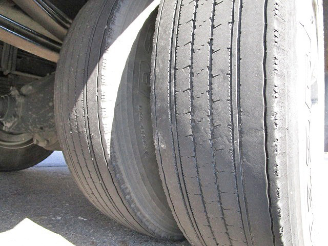 日野レンジャー幌ウイング中型（4t）[写真23]