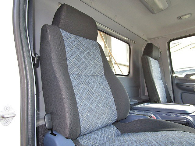 日野レンジャー幌ウイング中型（4t）[写真30]