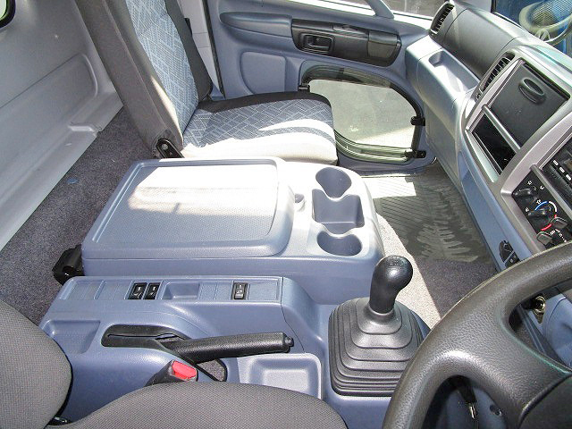 日野レンジャー幌ウイング中型（4t）[写真33]