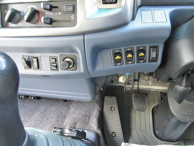 日野レンジャー幌ウイング中型（4t）[写真38]