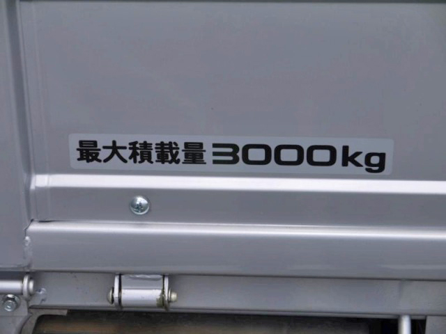 いすゞエルフクレーン3段小型（2t・3t）[写真12]