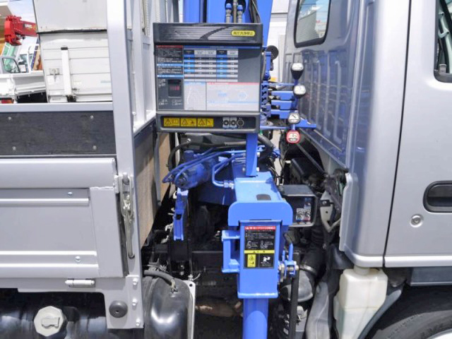 いすゞエルフクレーン3段小型（2t・3t）[写真13]