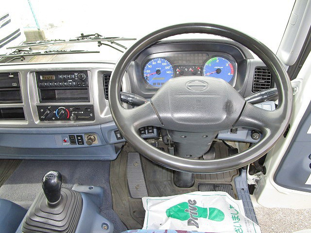 日野レンジャーアルミウイング中型（4t）[写真38]