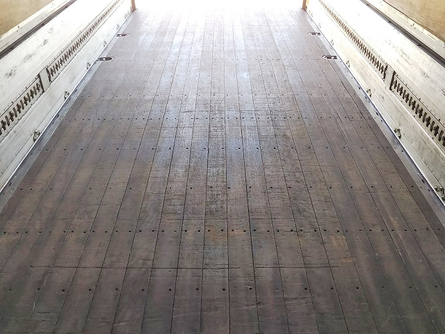 三菱ふそうファイターアルミウイング中型（4t）[写真13]