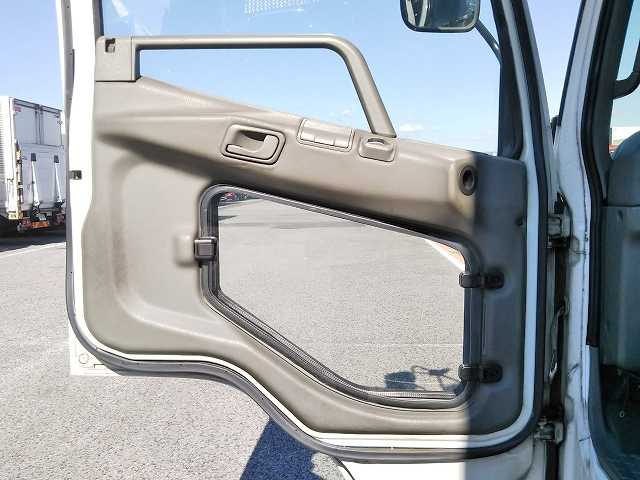 三菱ふそうファイターアルミウイング中型（4t）[写真25]