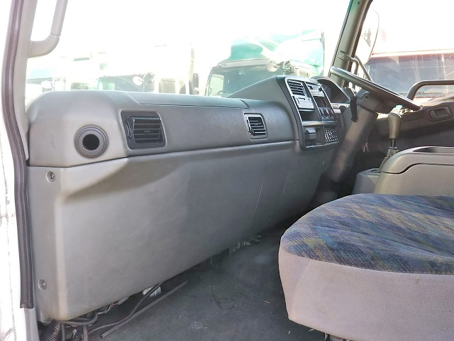 三菱ふそうファイターアルミウイング中型（4t）[写真31]