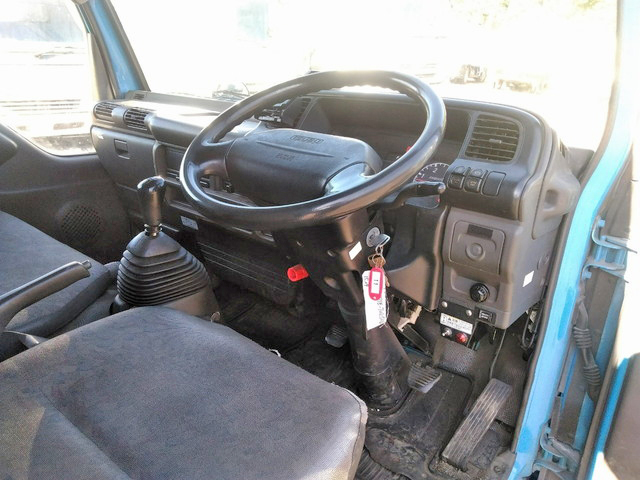 いすゞエルフ平ボディ小型（2t・3t）[写真29]